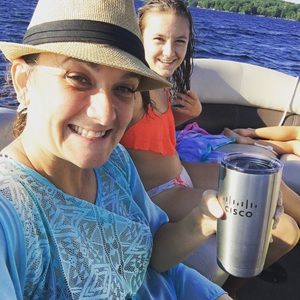 Meet your Posher, Crystal